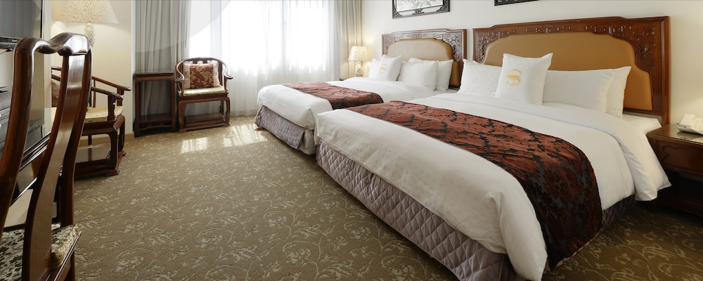 EXECUTIVE, 2 QUEEN BEDS
