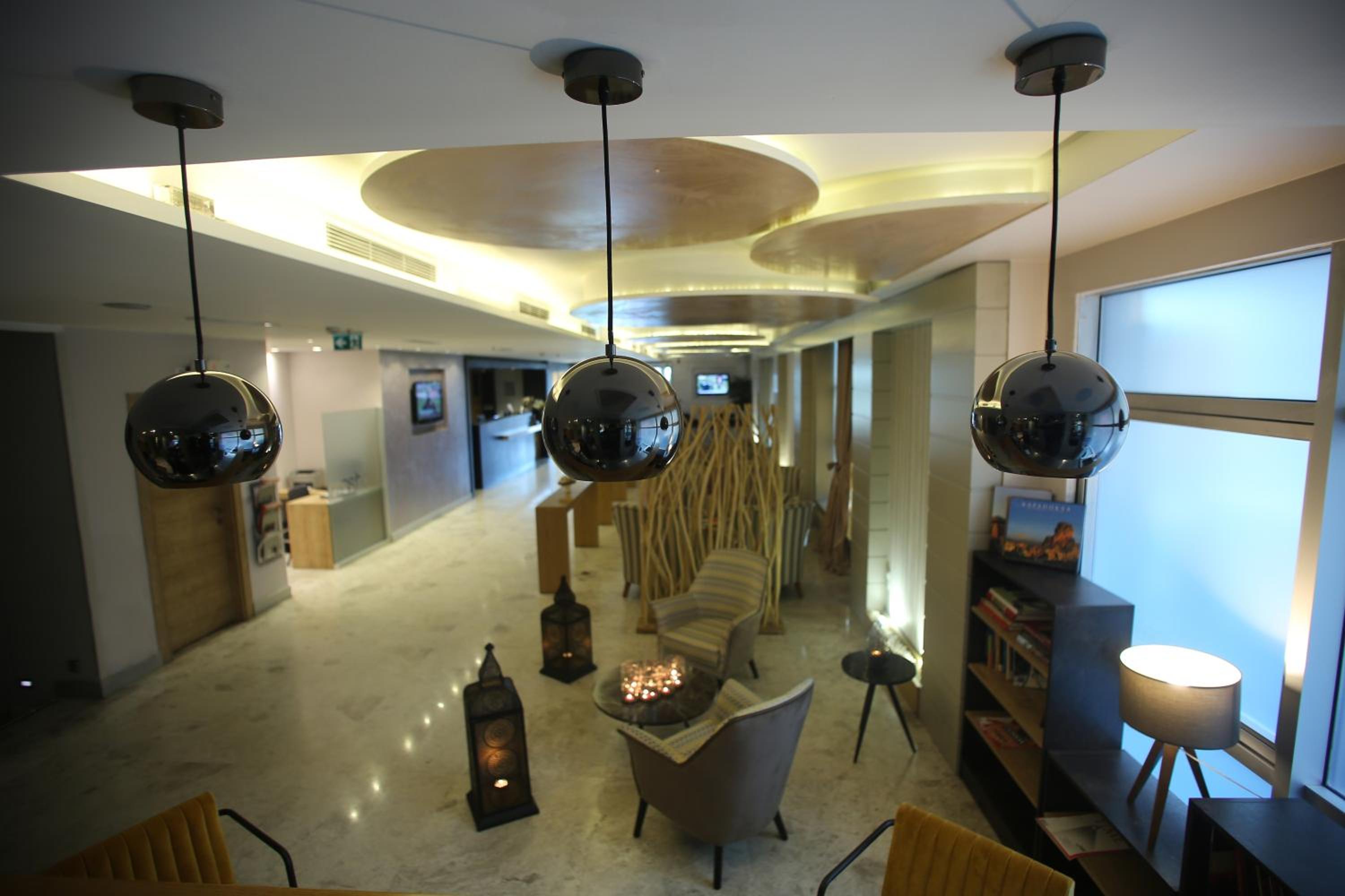 Wes Hotel 27/55