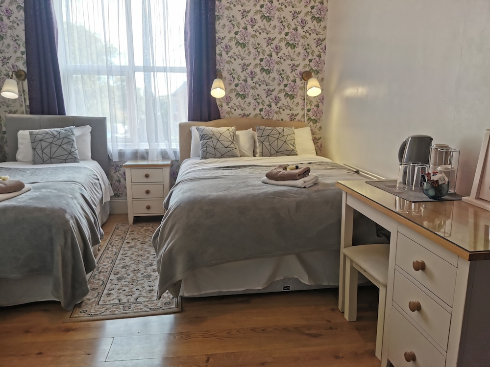 Adams Guest House 24/62