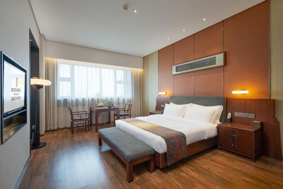 Cozy, Select, Queen Bed