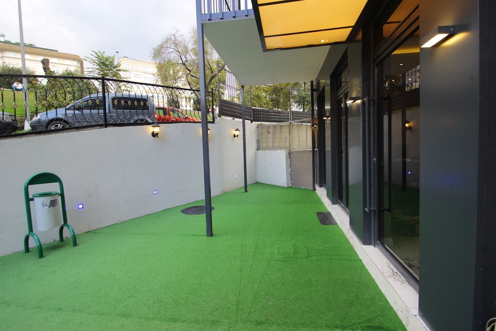 Hira Hotel 50/57