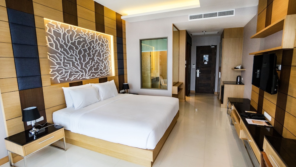Aqua Resort Phuket 23/70