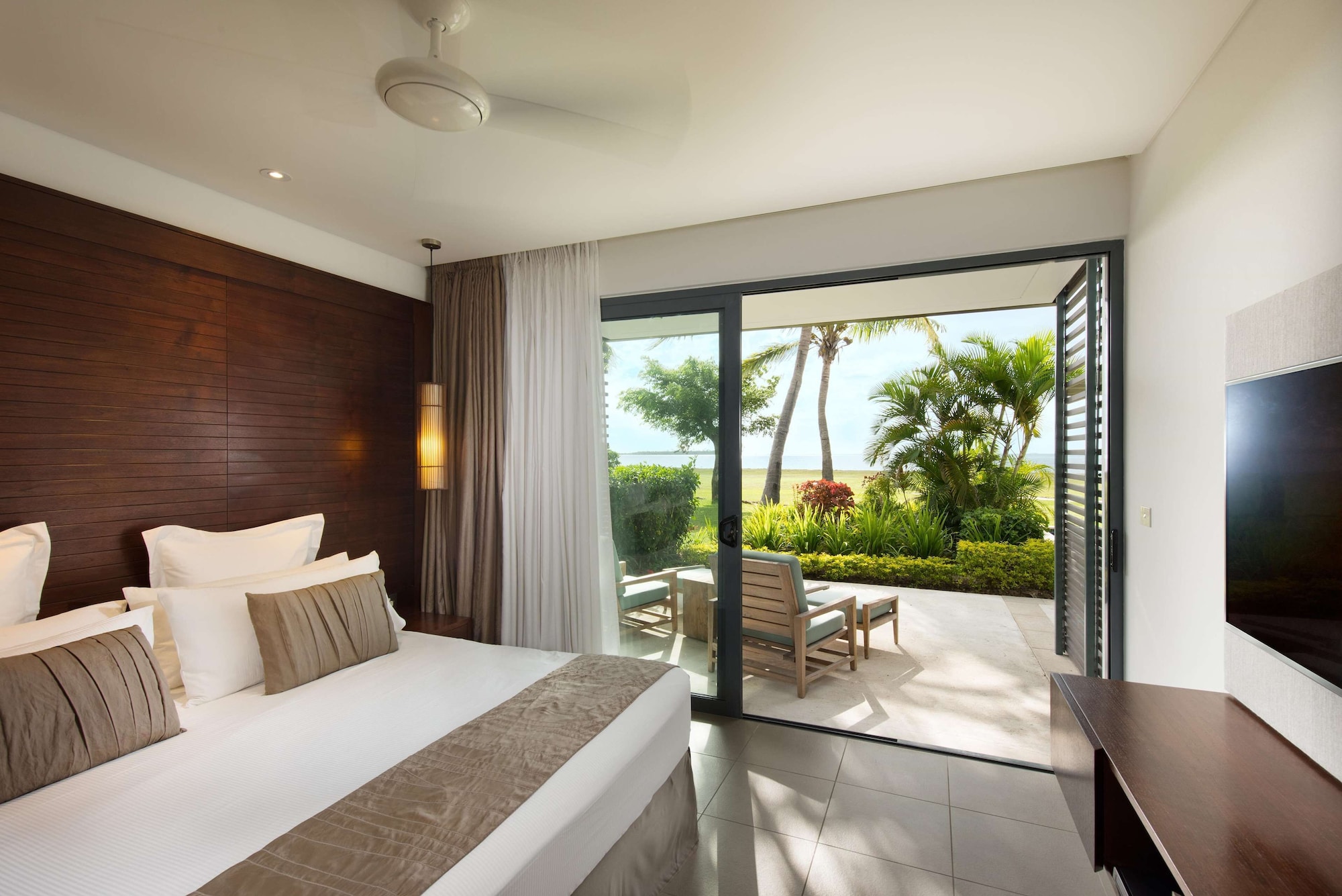 1 Bedroom, Deluxe, King Bed, Beach Front, Laundry, Kitchenette
