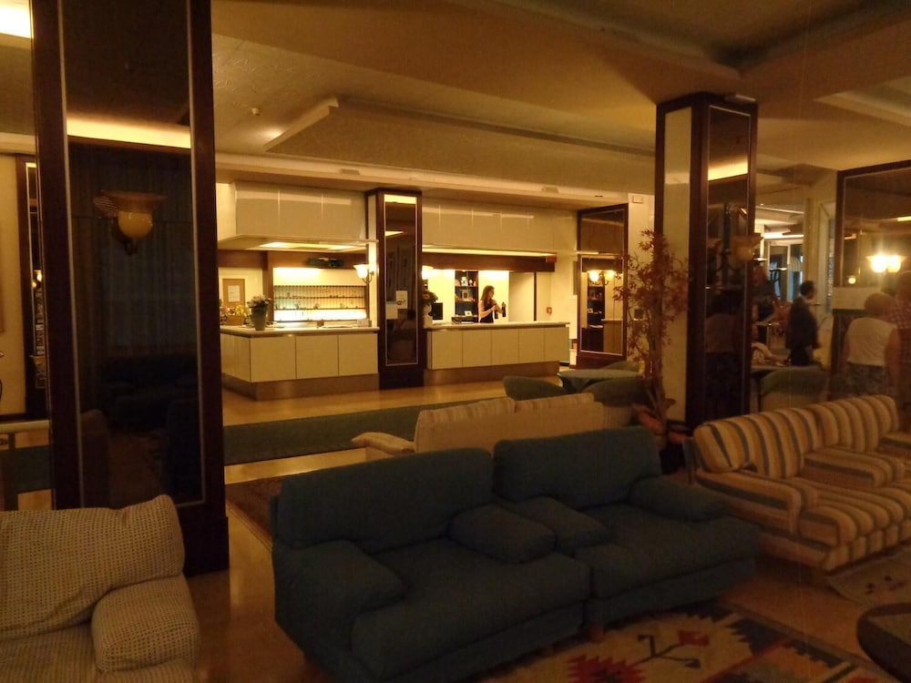 Ambasciatori Palace 9/29