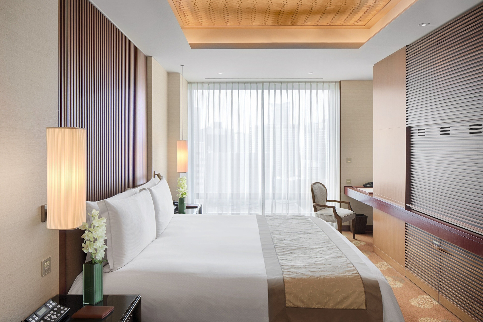 EXECUTIVE, SUITE, KING BED