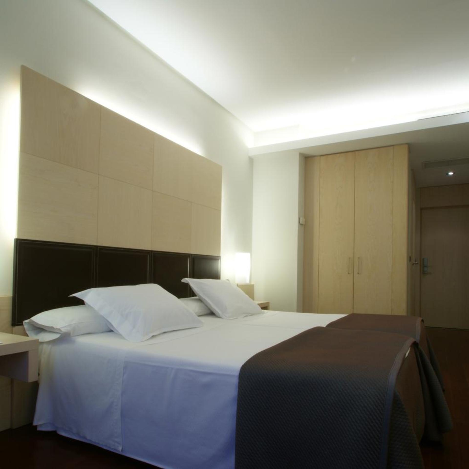Room, Double or Twin Bed
