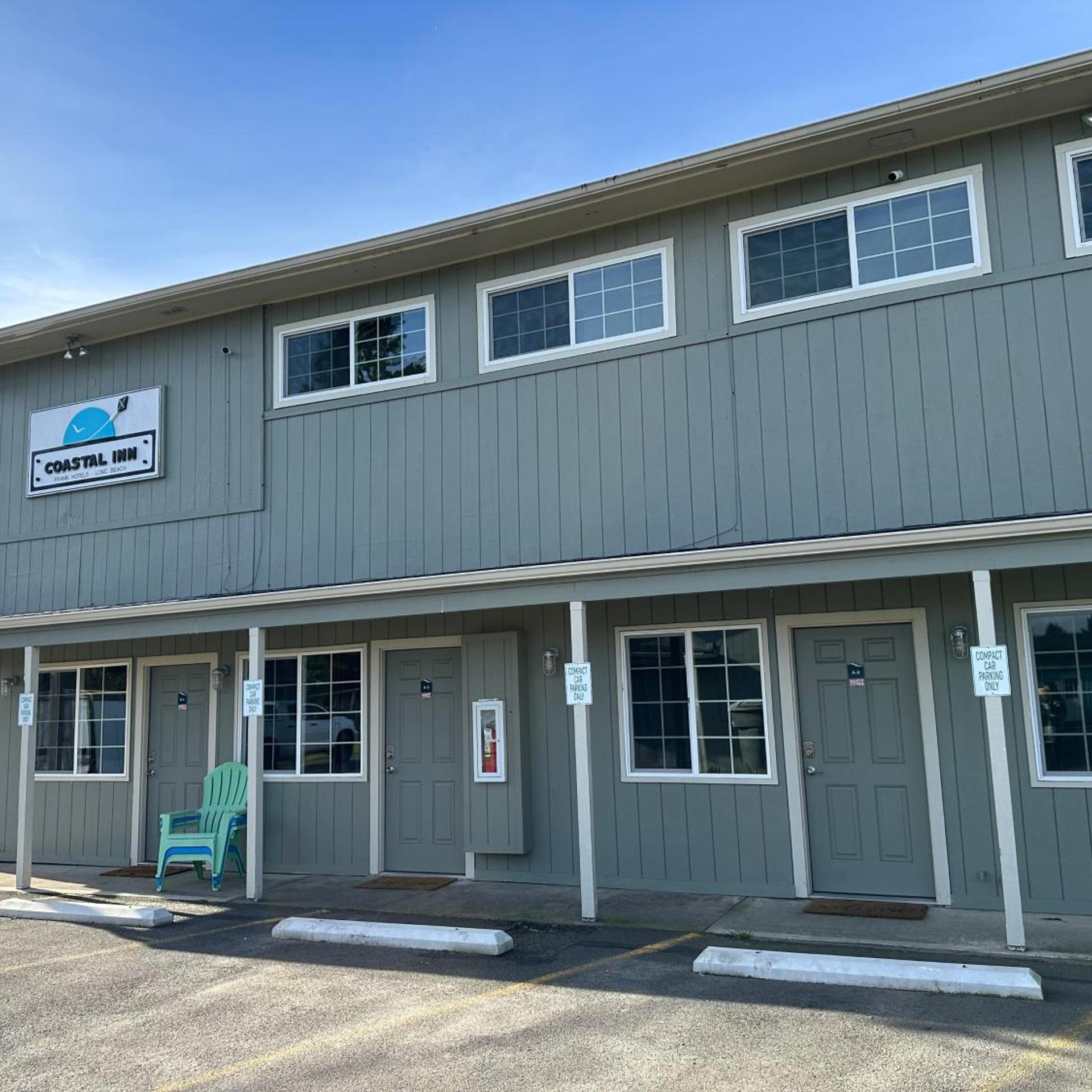 Coastal Inn & Suites 4/50