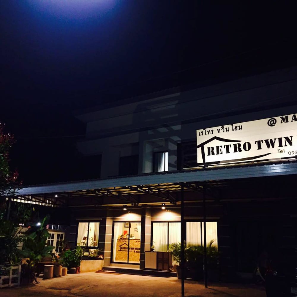 Retro Twin Home At Maesot 1/47