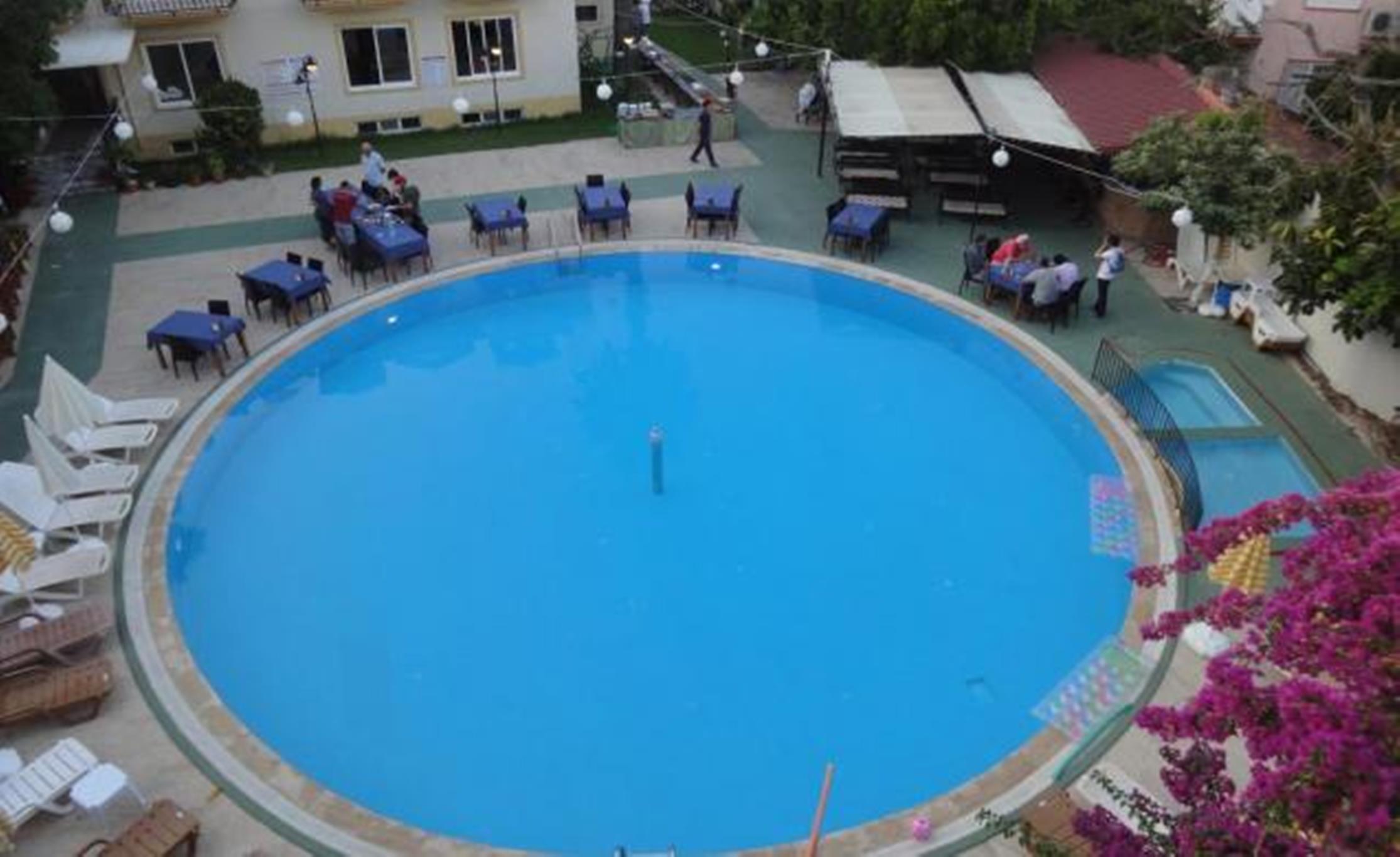 Metin Hotel 27/28