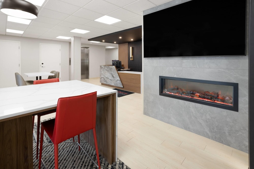 Hawthorn Extended Stay by Wyndham Alpine 18/49