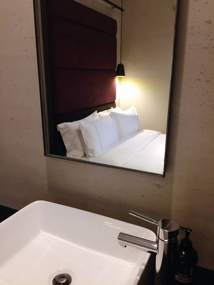 Water Front Hotel 16/67