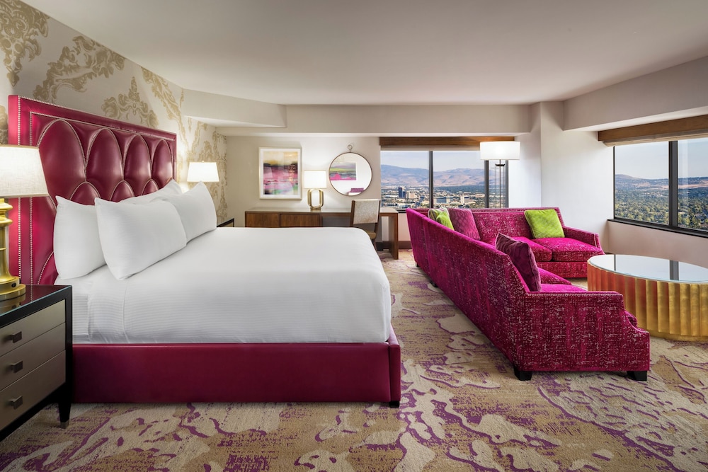 Spa, Suite, King Bed, Corner