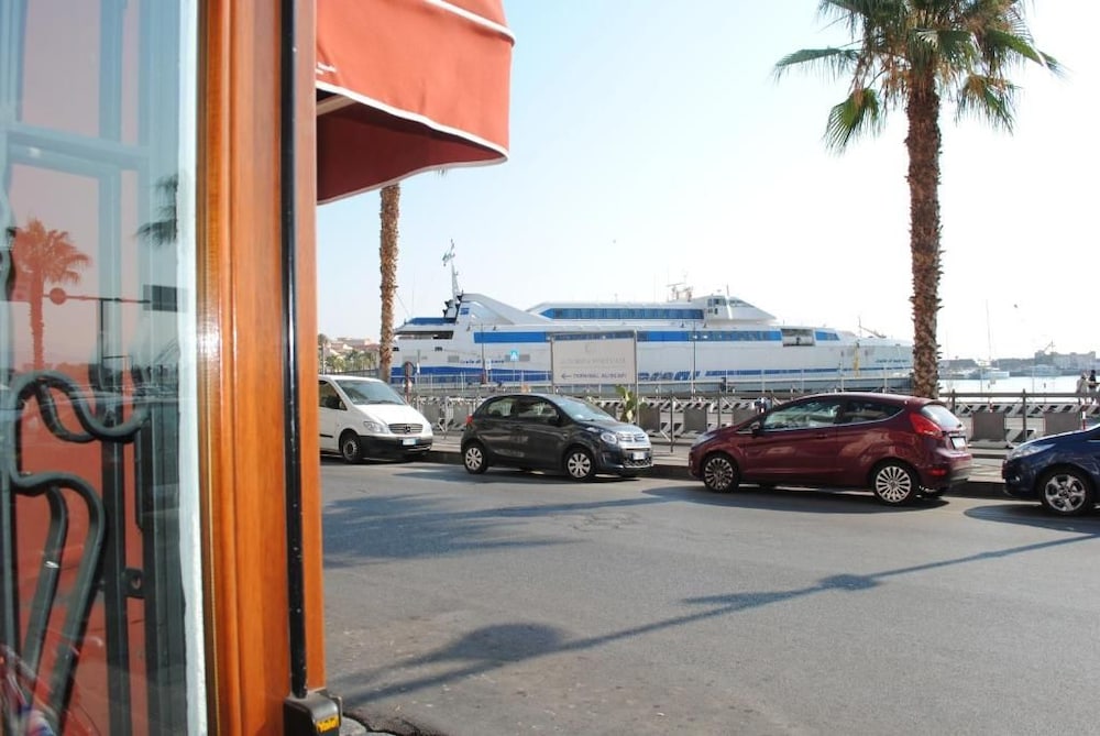Petit Hotel 36/50