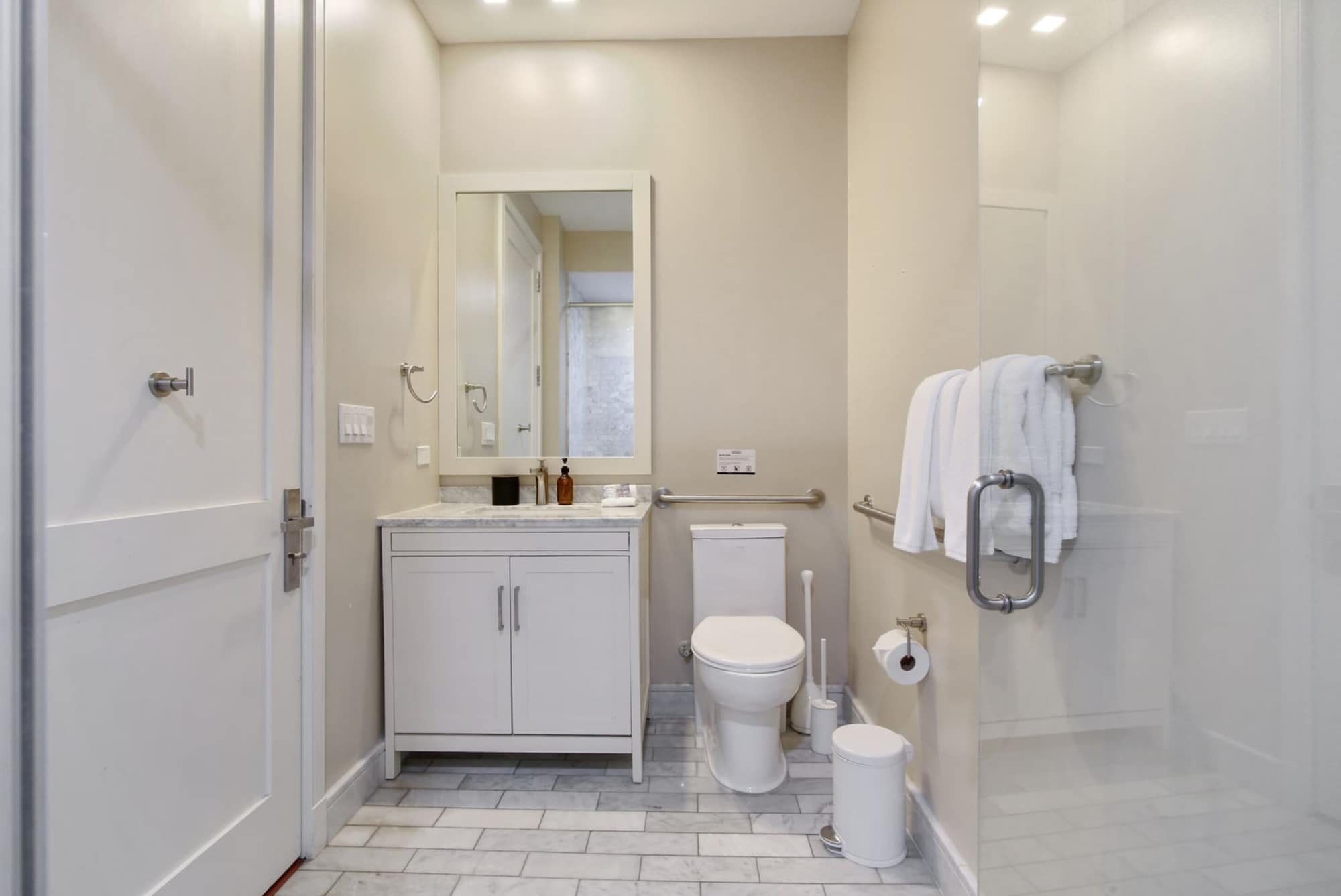 2 Bedrooms, 2 Queen Beds, 2 Bathrooms, Sofa، Factors Row by Sextant 10/10