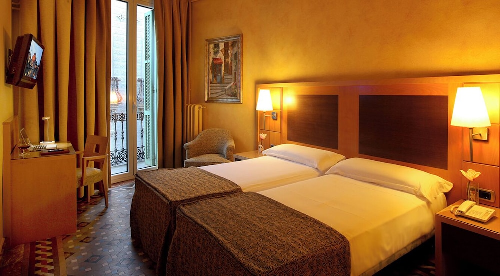 SUPERIOR, DOUBLE OR TWIN BED