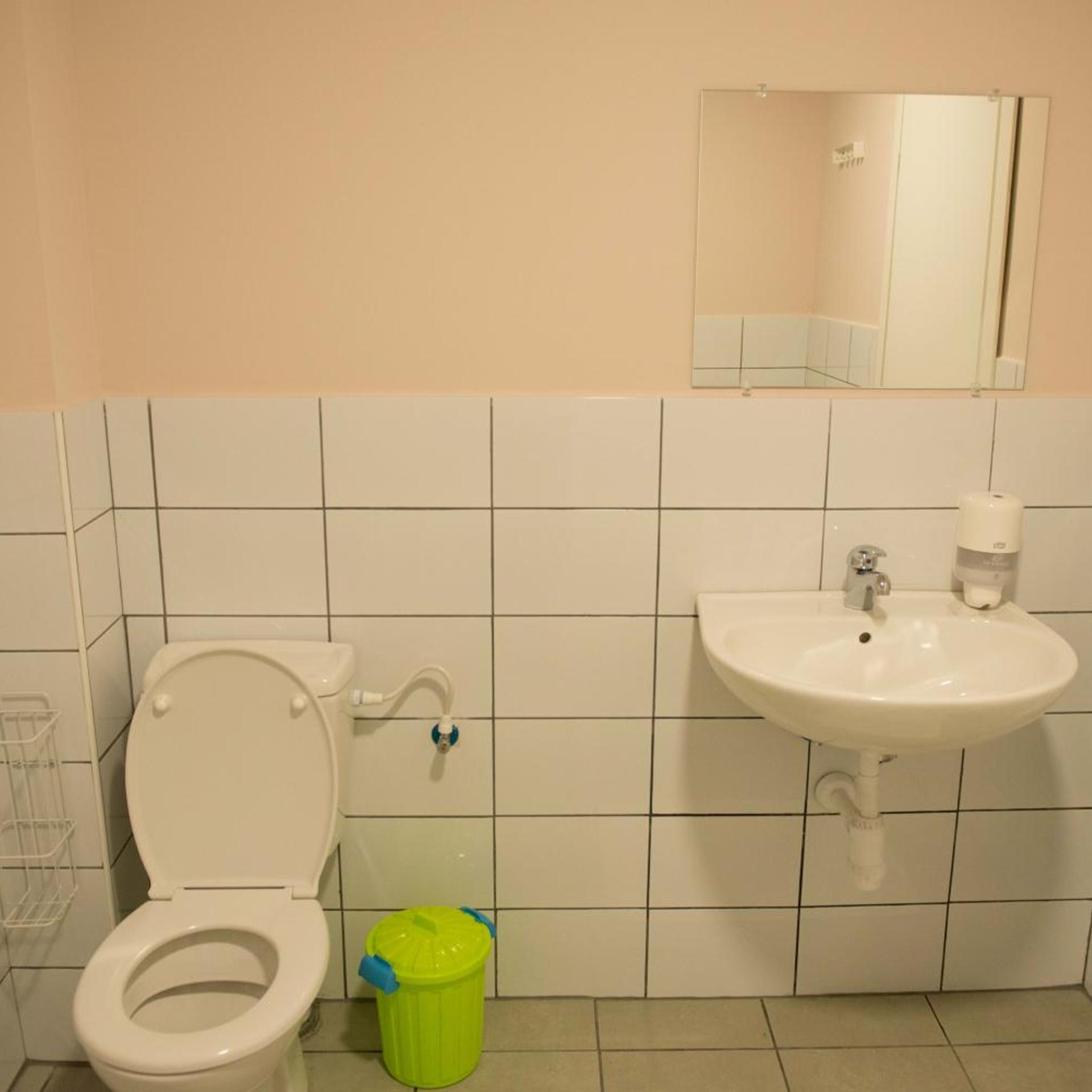 PRIVATE, MIXED DORM, 6 BEDS