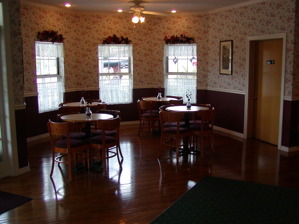 Carriage House Inn 42/61
