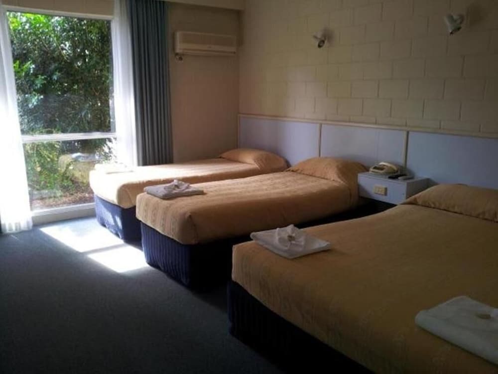 ADMIRAL NELSON MOTOR INN 26/52