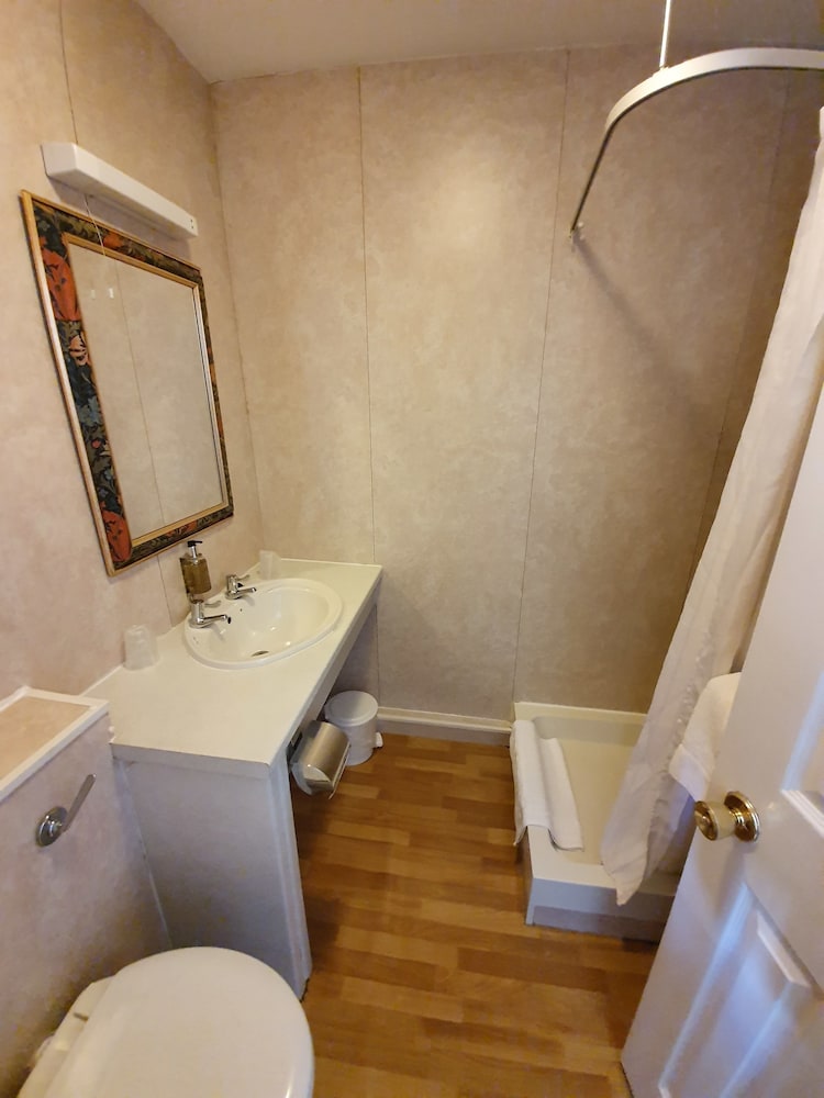 Farnham House Hotel 24/55