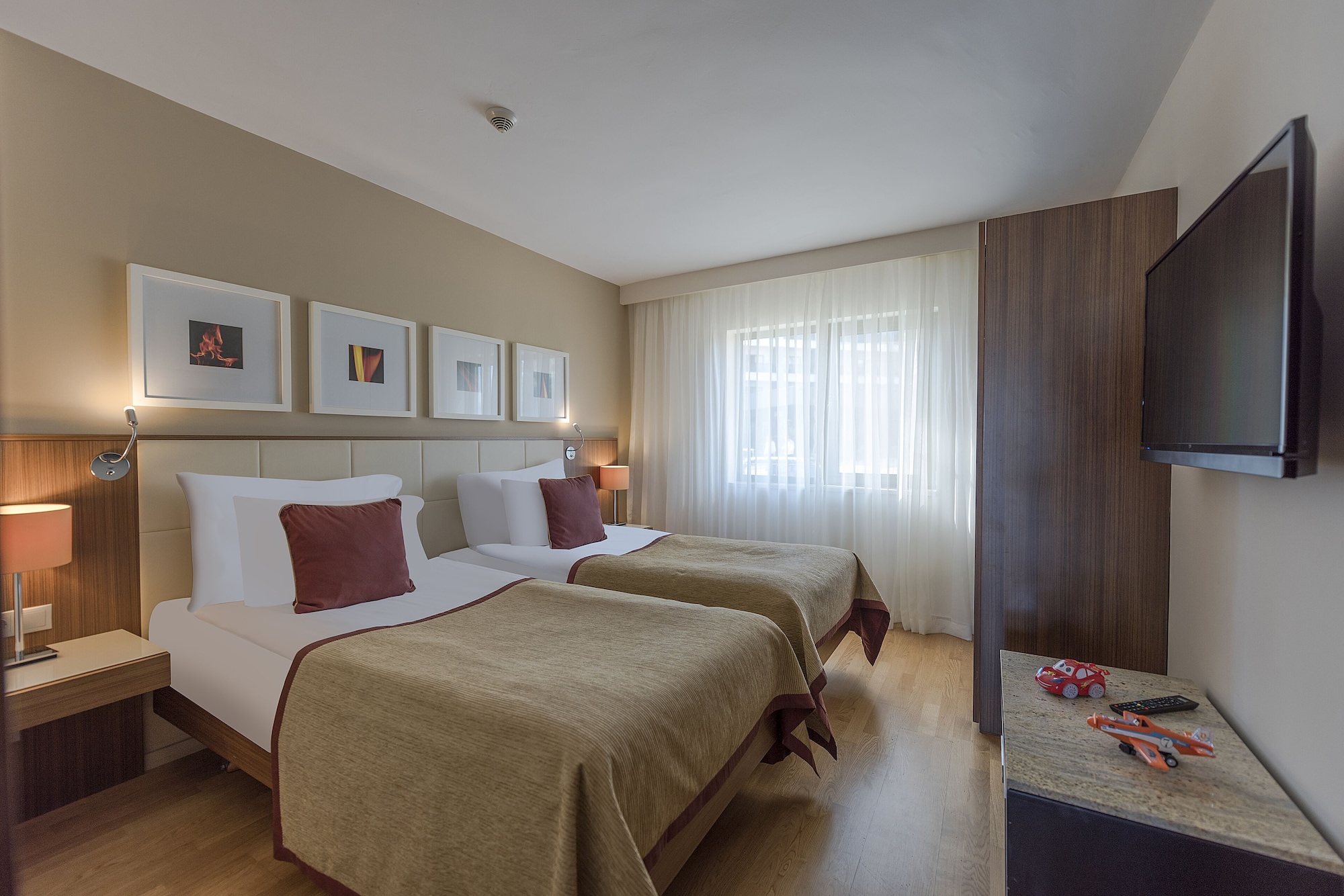 Family Suite, Deluxe, Queen and Twin Beds
