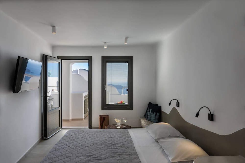 SUPERIOR, DOUBLE BED, CALDERA VIEW, OUTDOOR JETTED TUB