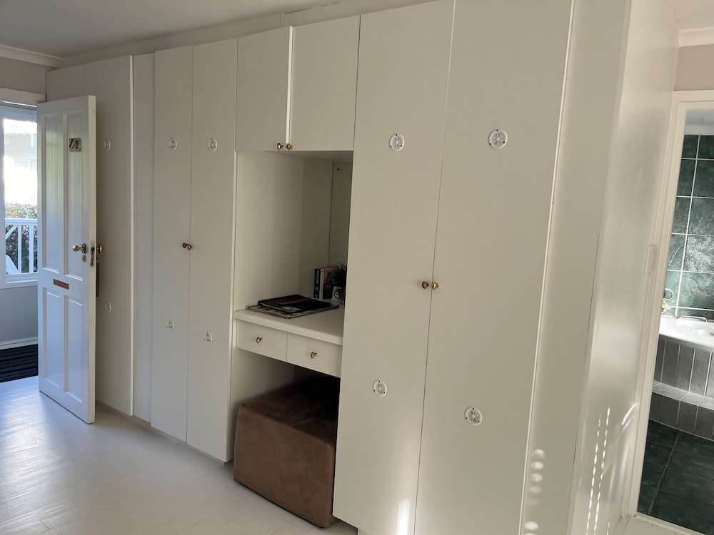 Brenton Beach House 6/50
