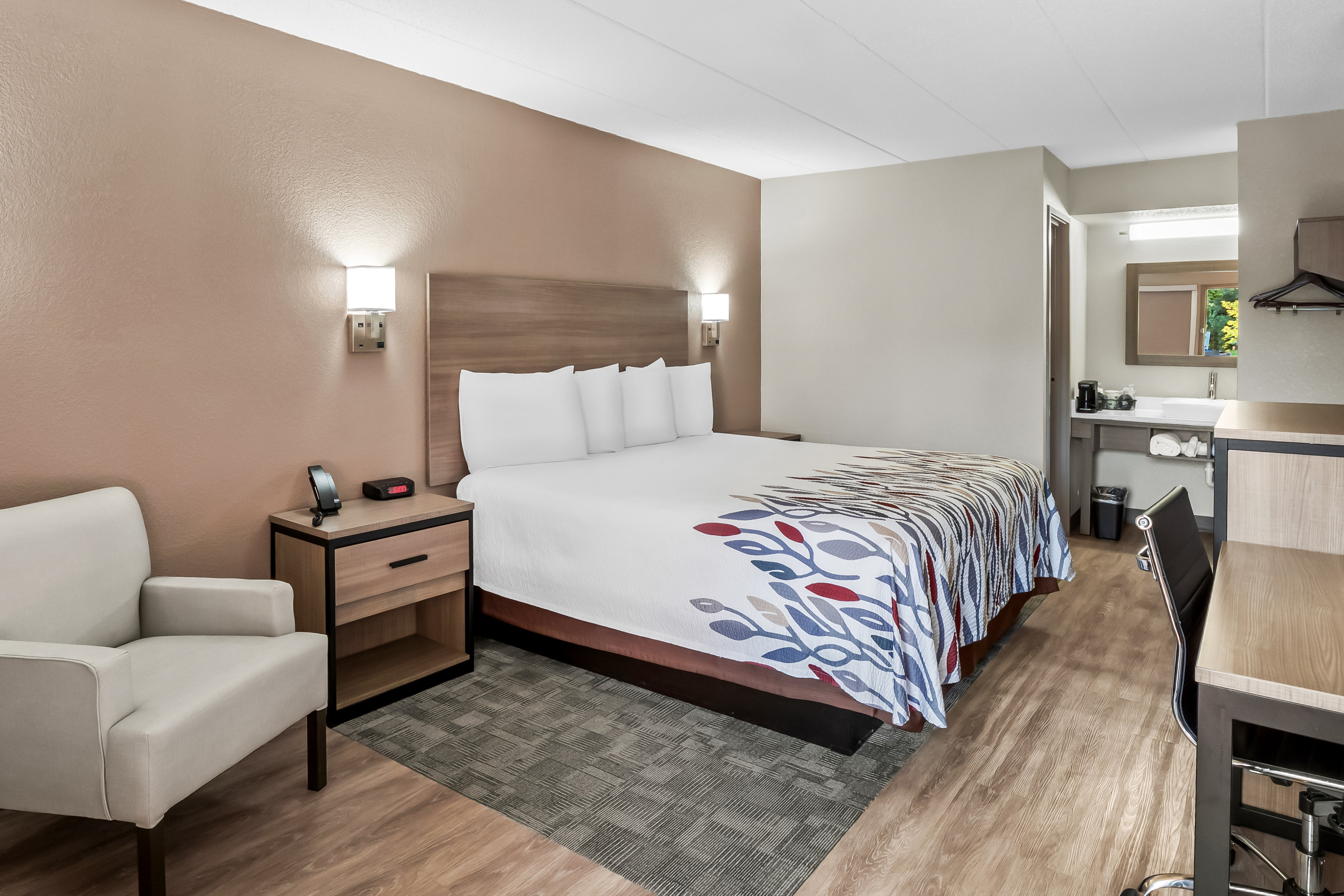 غرفة ديلوكس بسرير كوين، Red Roof Inn Ann Arbor - University Of Michigan South 3/6