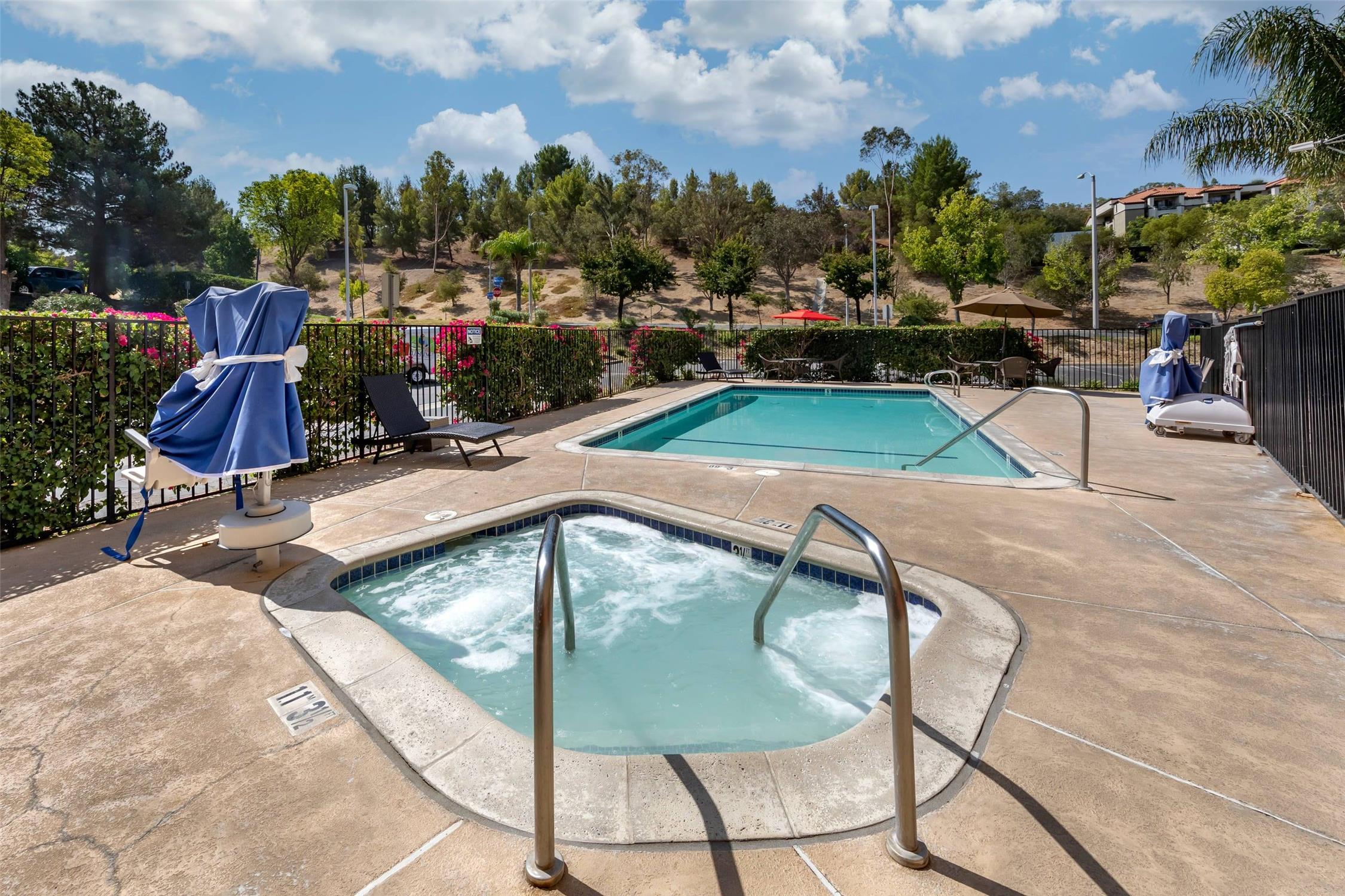 Comfort Suites Near Six Flags Magic Mountain 30/30