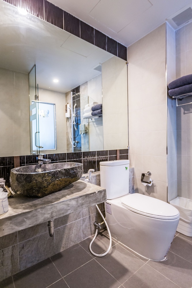 Maneetel Krabi Beachfront 50/50