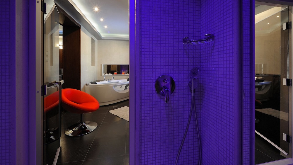جناح سوبيريور بسرير كينج بإطلالة على البحر، Iakovakis Suites Spa 2/2