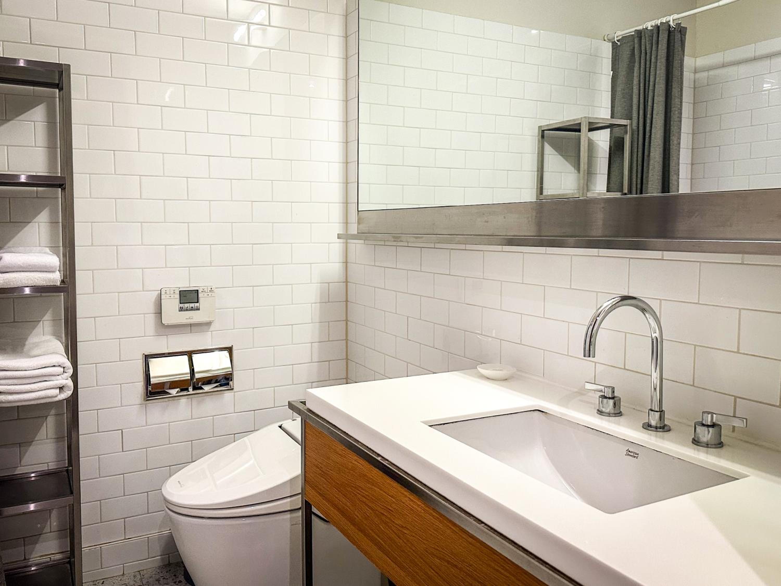 West, Double Bed, Bathtub, La Casa Hotel Seoul 4/5