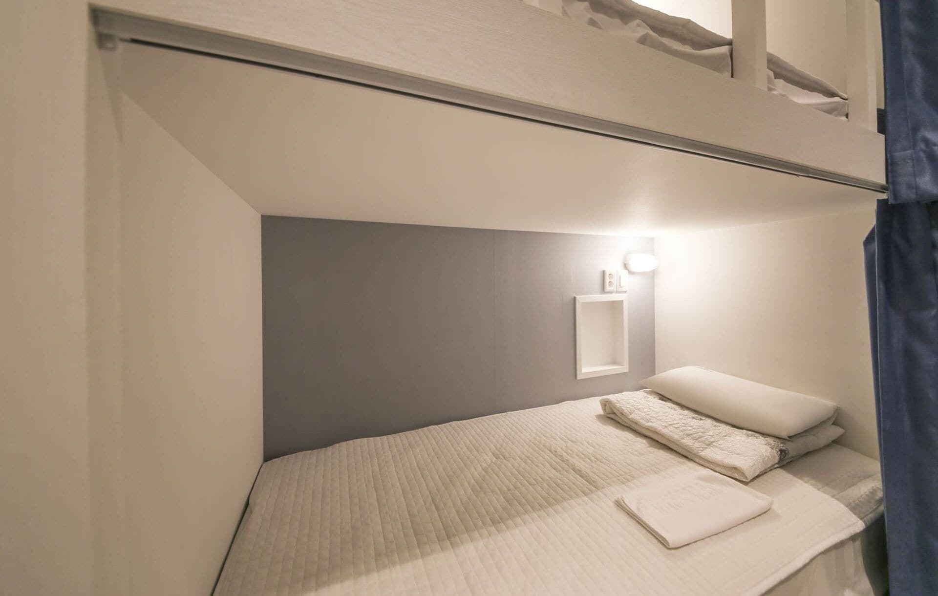 MALE DORM, ECONOMY, 2 BUNK BEDS