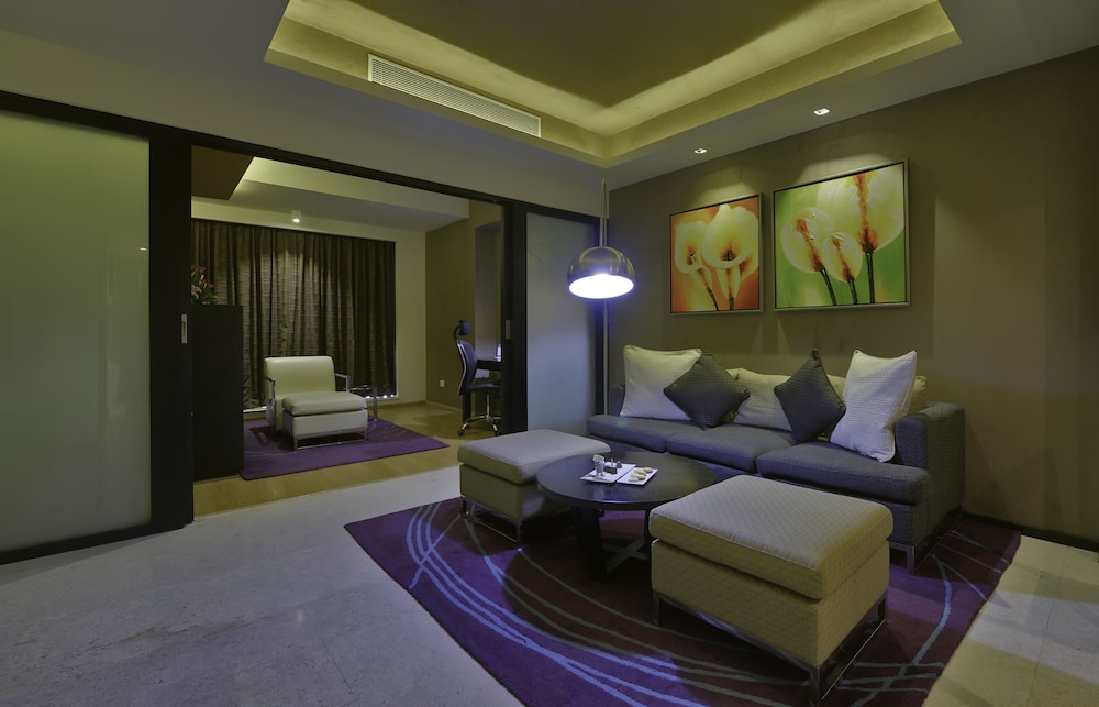 DAVANAM SAROVAR PORTICO SUITES 19/34