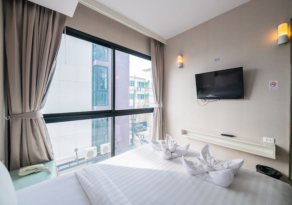 Serenotel Pattaya Beach Front 21/50