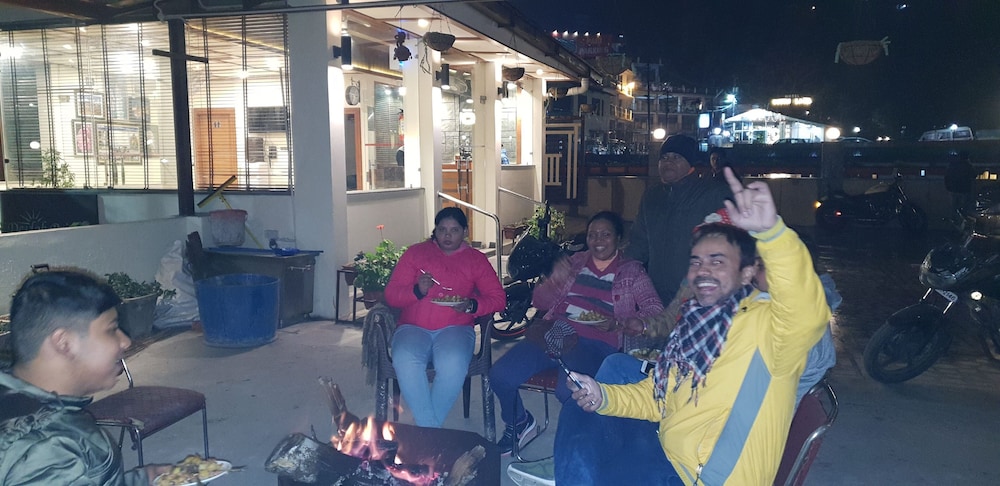 Oyo Rooms Mussoorie Library 9/38