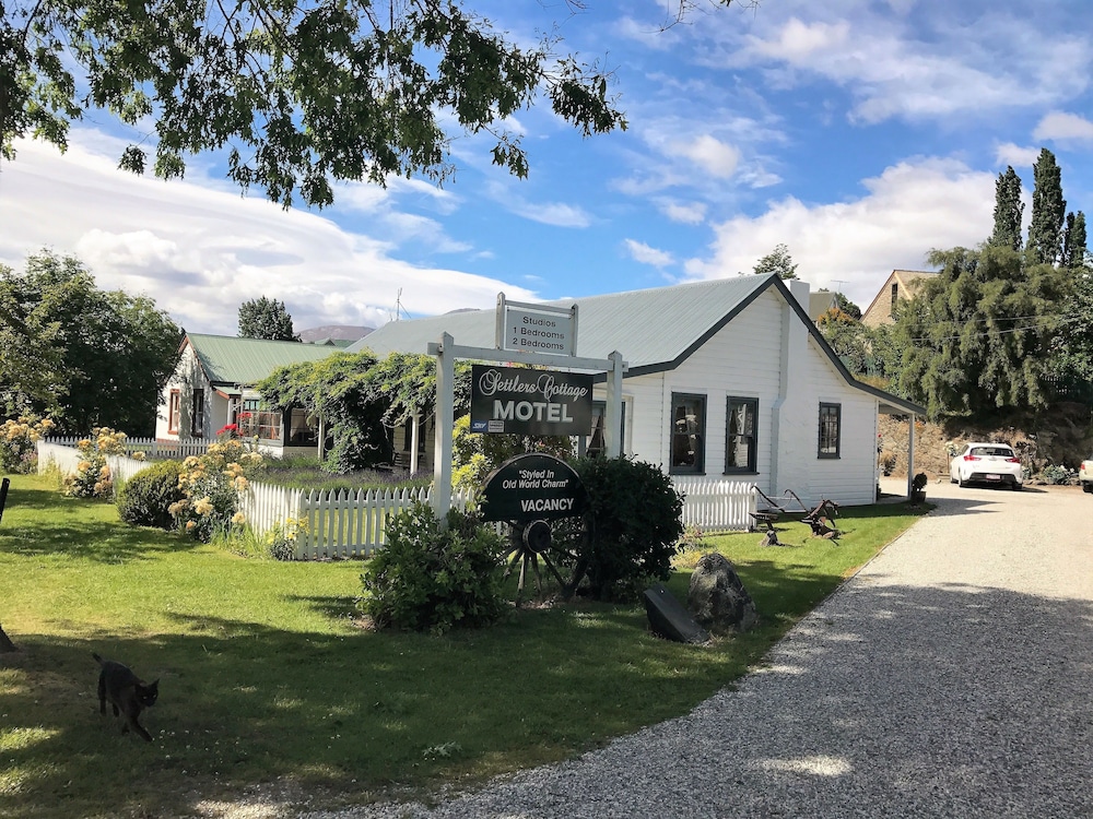 Settlers Cottage Motel 60/64