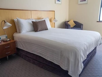 Ocean Beach Hotel 8/45