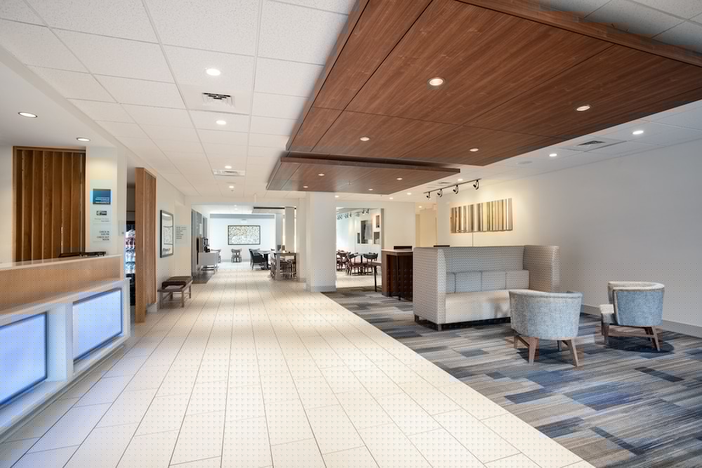 Holiday Inn Express And Suites Manhattan 10/55