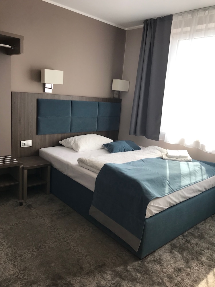ROOM, QUEEN BED, PRIVATE BATHROOM, ACCESSIBLE