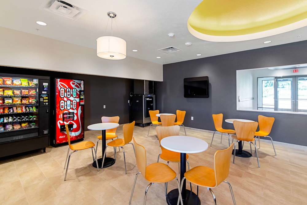 Studio6 Austin, TX - Airport 38/50
