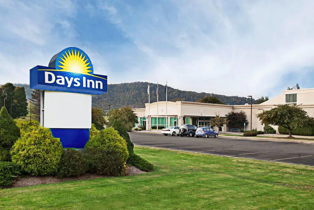 Days Inn by Wyndham Warren 3/26