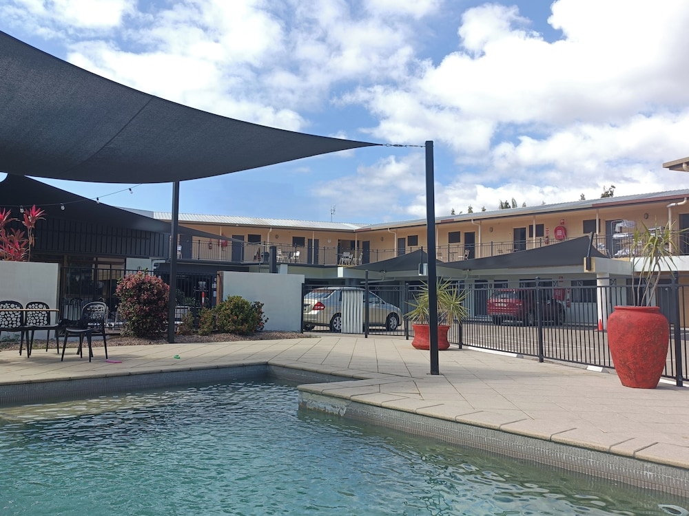 Summit Motel Townsville 32/37