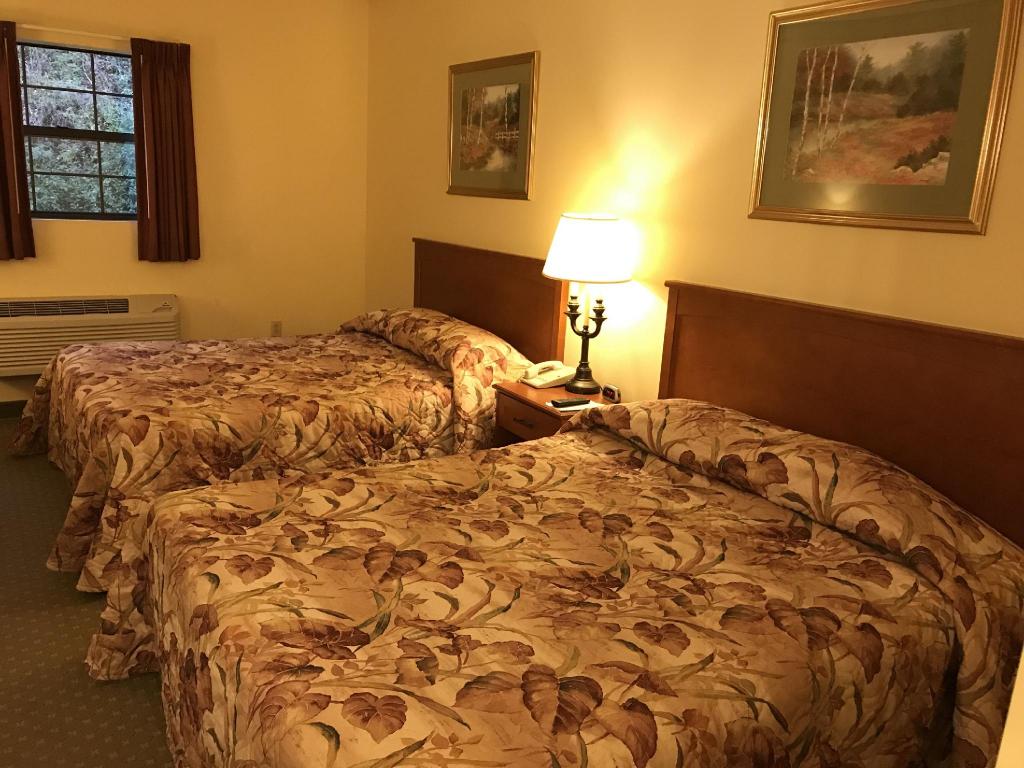 2 Queen Beds - Mini Fridge, Non-smoking