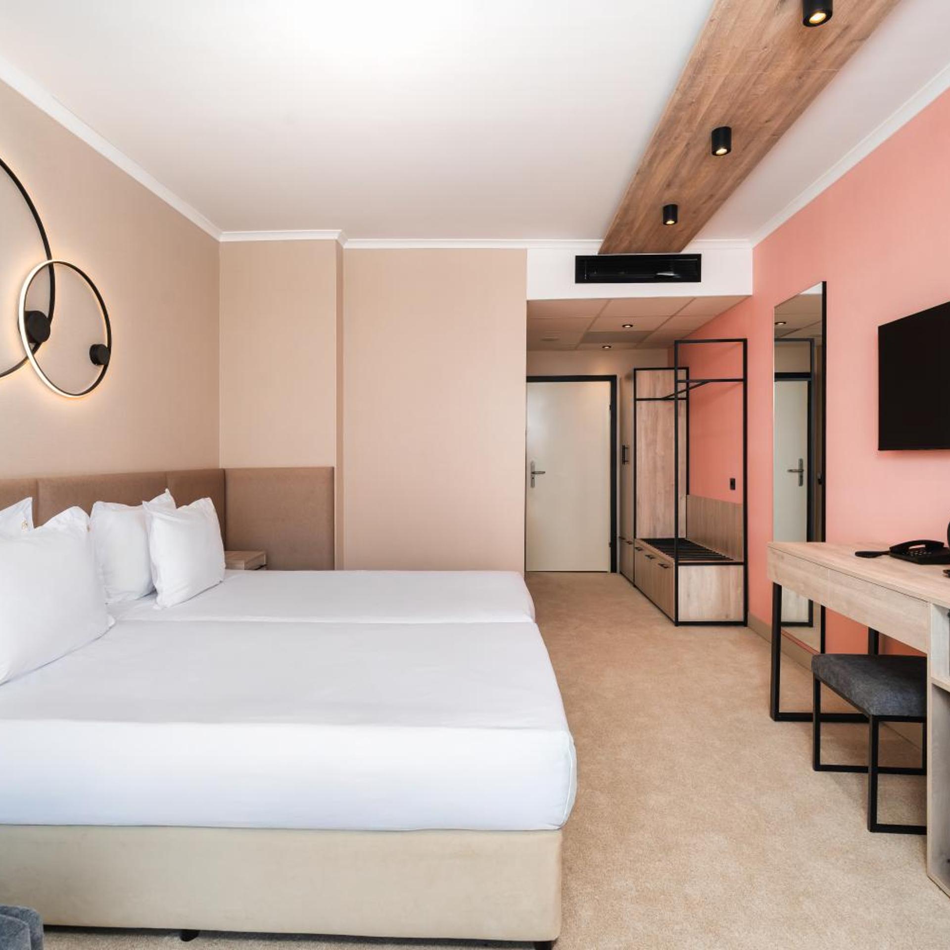 Deluxe, Twin Beds, City View