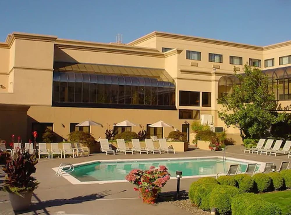 Monarch Hotel And Conference Center 3/59