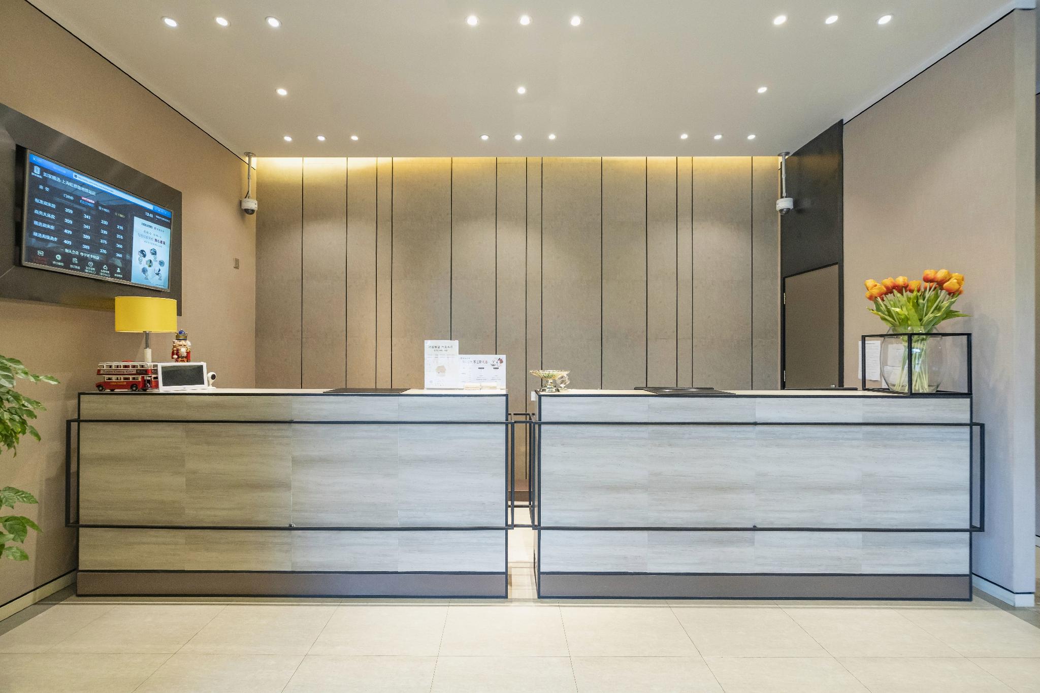 Home Inn Plus (Shanghai Hongqiao Road Metro Station) 9/42