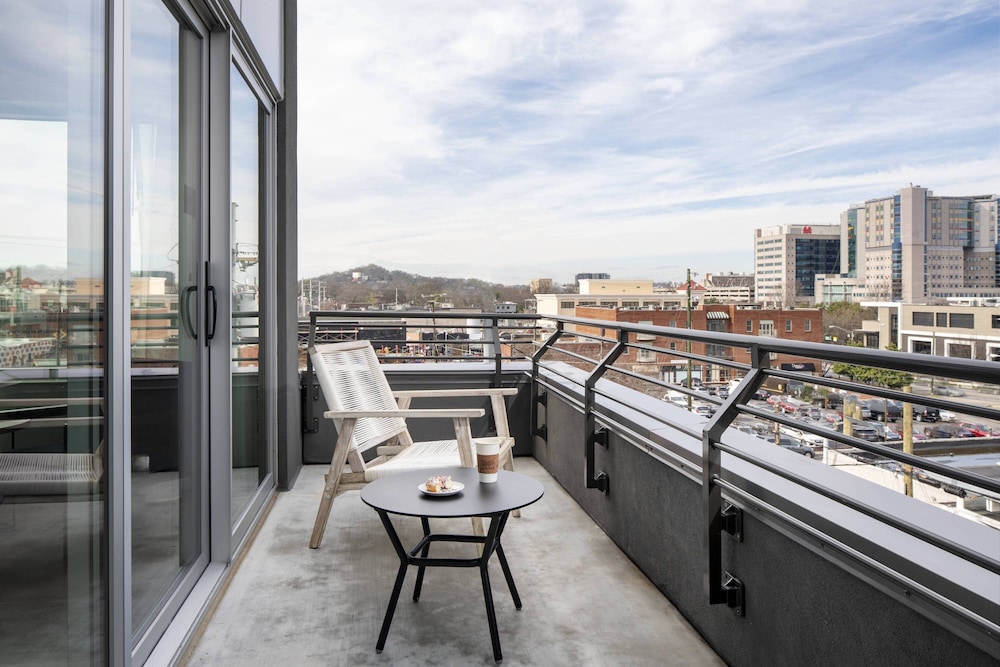 Moxy Nashville Vanderbilt Area 50/51