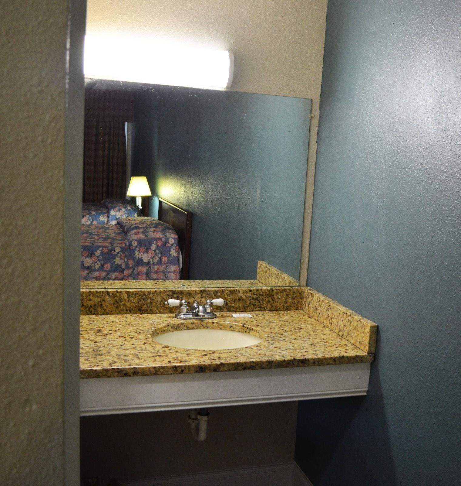 Budget inn 27/27