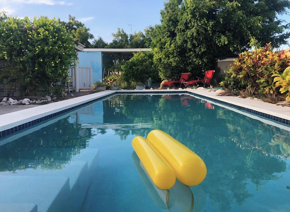 Tropical Breeze Apartments 26/49