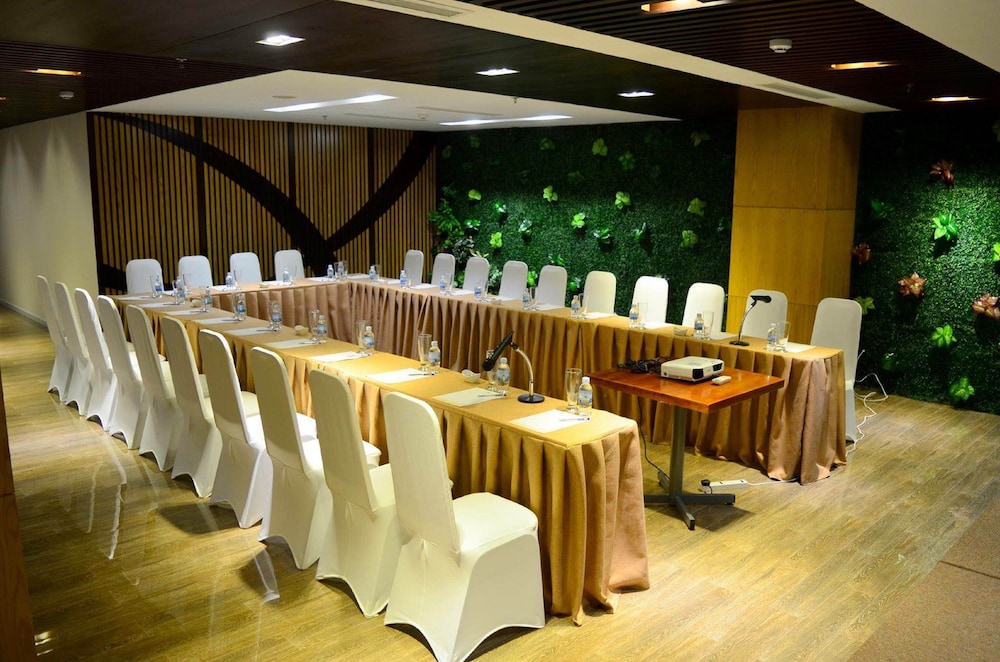 King Town Grand Hotel & Wedding Center 57/59